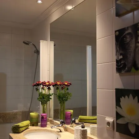 Palms Palace Apartment